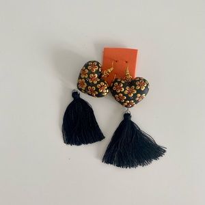 New black tassel heart earrings